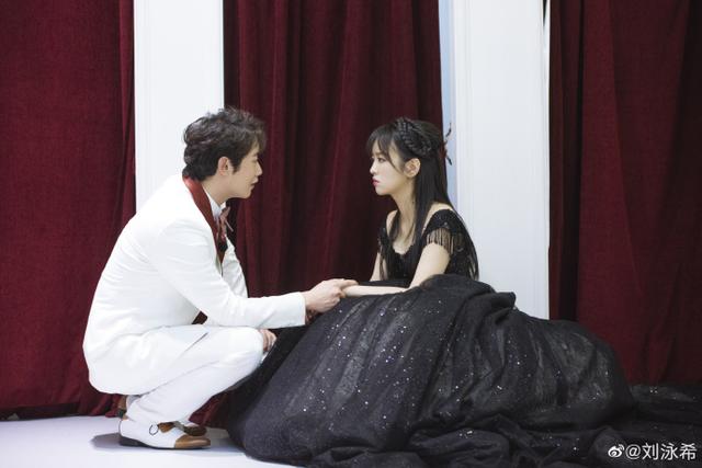 「李嘉铭」又一对明星夫妻闪婚:没房没车的婚姻,到底能走多远?