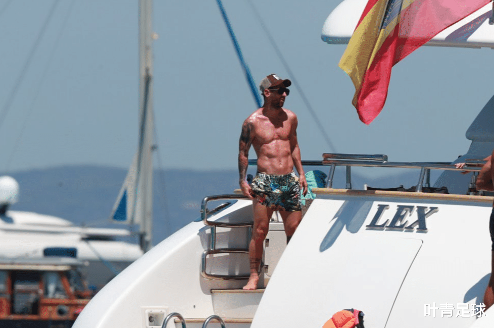 梅西|梅西搂着娇妻秀恩爱 住奢华海景酒店不要钱:原来是自己开的