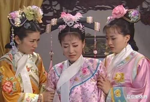 『紫薇』还珠格格：陈家家宴上，为何晴儿只能站着，紫薇和小燕子却能坐着