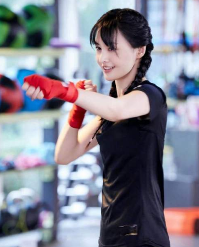 郑爽|我们都被郑爽骗了？频频引起争议的她，才是真正聪明的那个人？