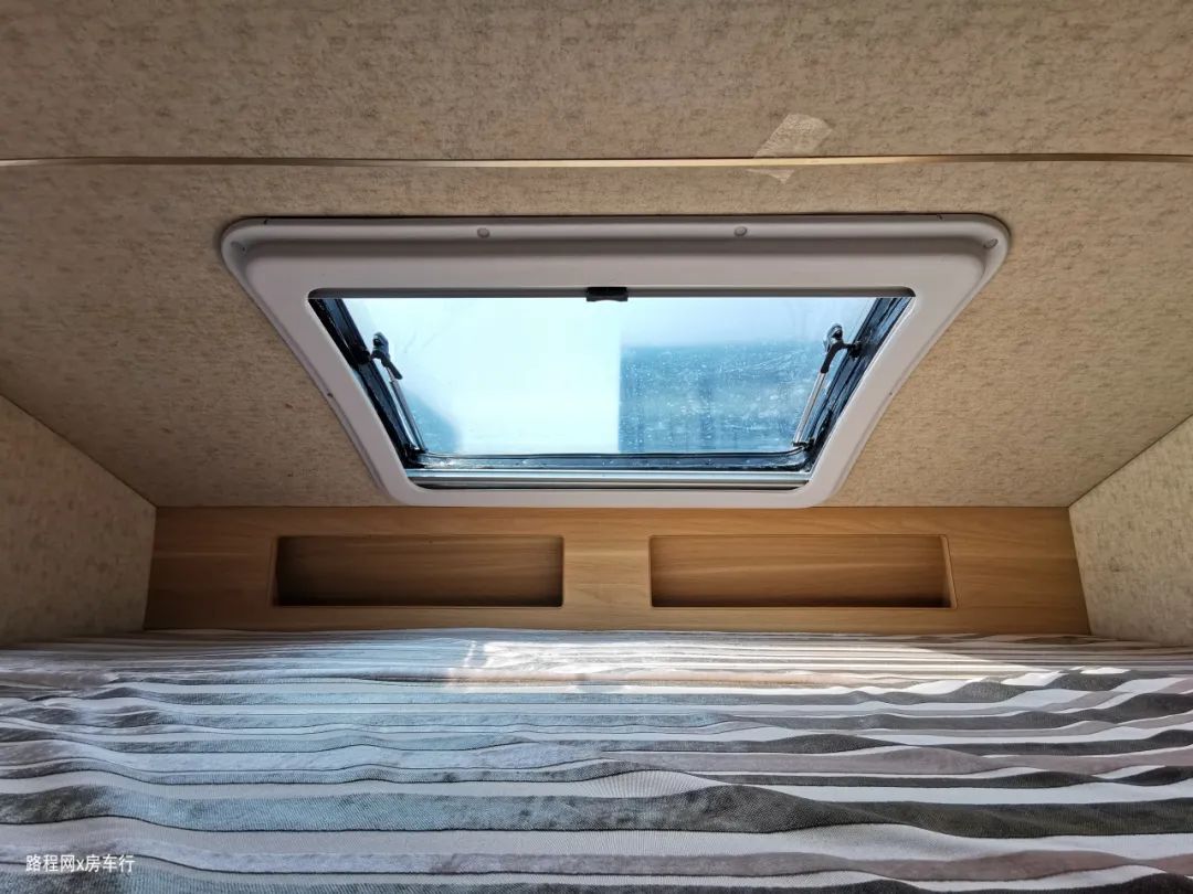 『荣威RX5』依维柯房车只要36.8万？还加赠600AH锂电和户外厨房？