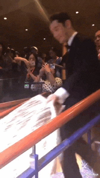 『刘德华』黑莲花AB上位史：陪酒、勾搭、年入上亿