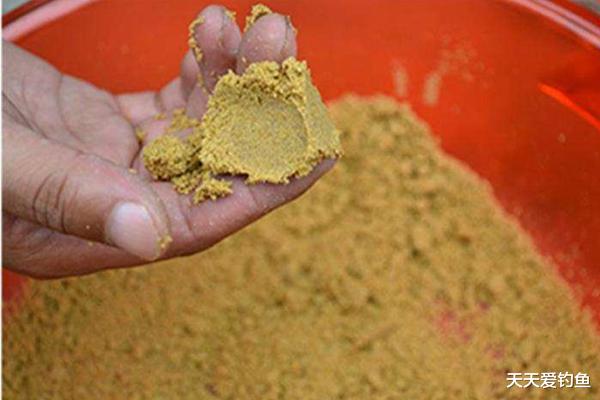 饵料|钓鱼技巧:散炮的操作要点,和几个自制配方,钓鱼人的必修课!
