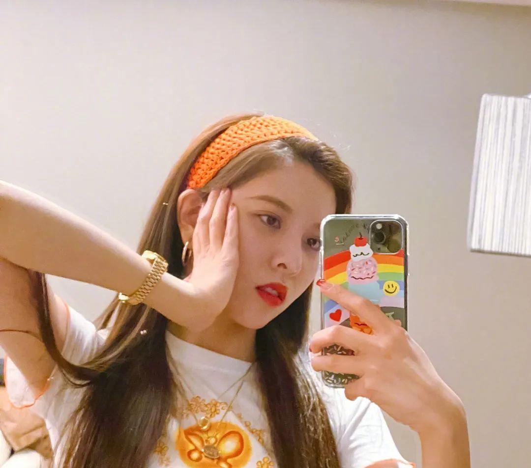 发带■连他也开始凹造型了