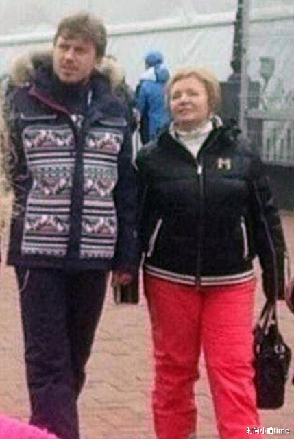 普京：普京妻子究竟有多美？妻子不要地位要陪伴，普京为爱含泪放手