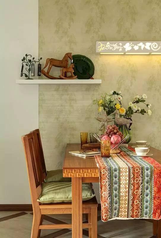 「」129㎡东南亚风三居室，客厅背景墙只是亮点之一，太美了