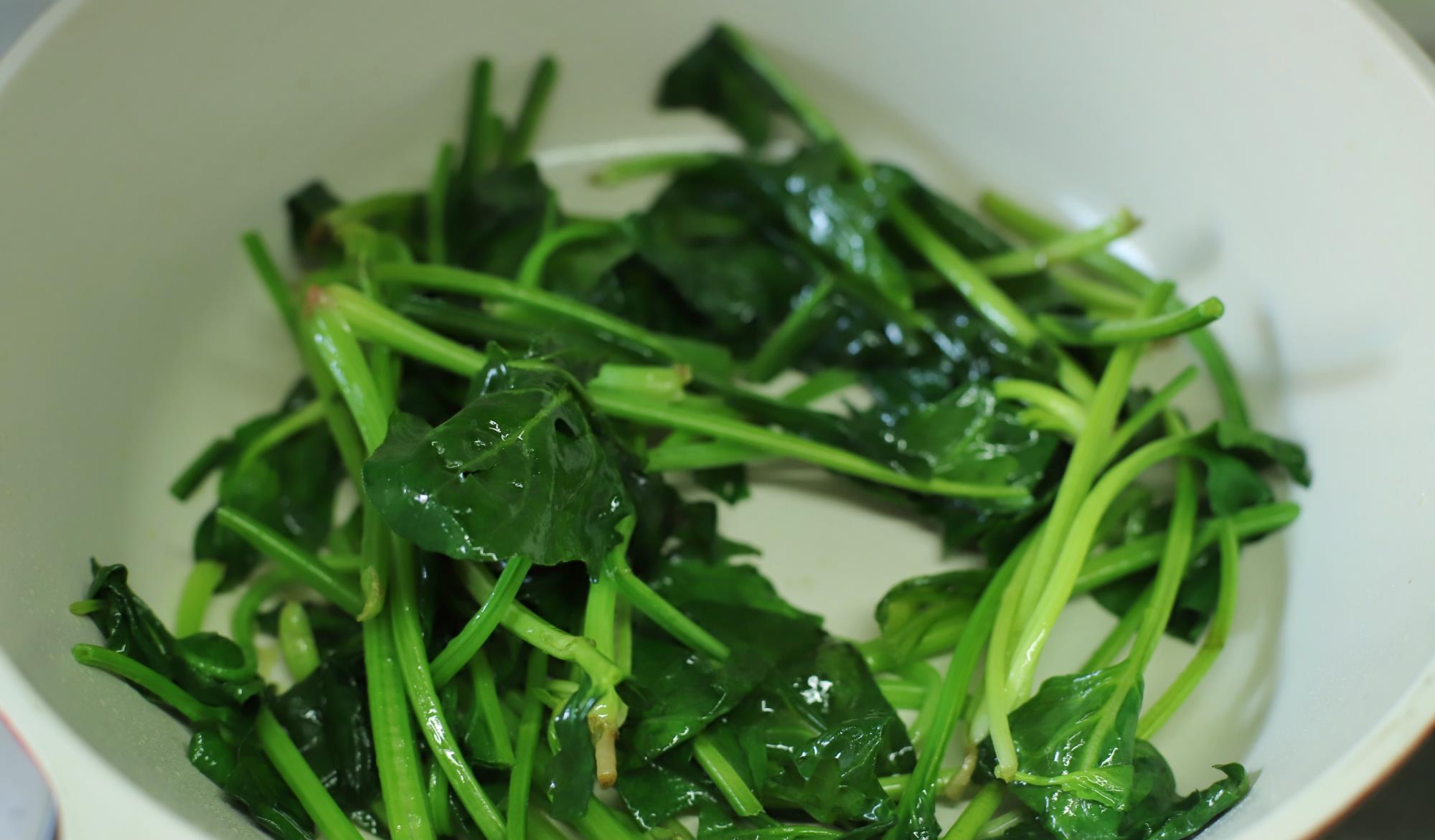 肥牛|40岁主妇晒1人食午餐，走红朋友圈，网友：精致，把日子过成诗