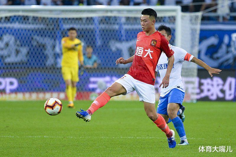 严鼎皓▲天赋过人+严谨自律，98级小将堪称中国足球真正的“后浪”