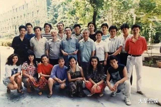 「王志文」好命王志文：泡遍90年代顶级美女，42了还让年轻漂亮富婆为他死心塌地