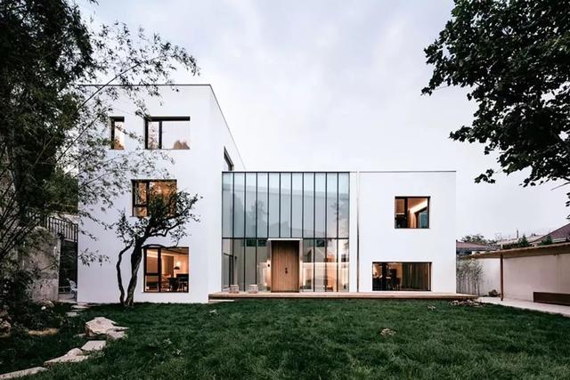 他用4年造18平“豪宅”送妻子，什么都有，网友：好羡慕