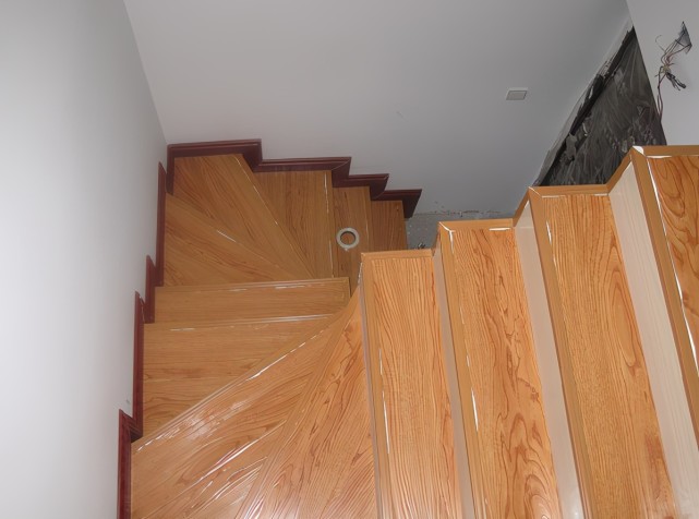 |自己网上买钢架给老房加了个楼梯,完工后老婆夸我真会过日子