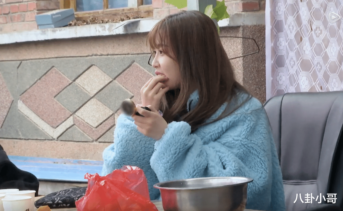 邓超|《五哈》迎来偶像包袱最重嘉宾，全程挎着小包补妆，连邓超都带不动