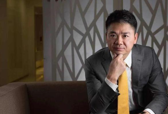 刘强东|他跟刘强东“啃馒头”，月薪600坚持22年不辞职的小伙，如今怎样