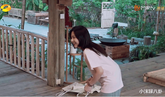 黄磊■《向往的生活》黄磊让谭松韵找个地方撅着，谁注意到任嘉伦的反应？