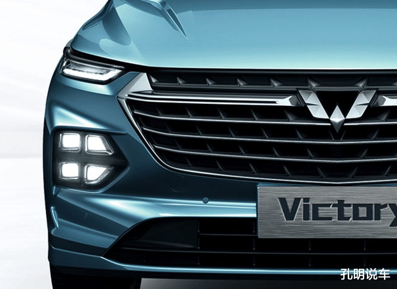 五菱▲更高级的五菱“面包”，液晶大屏+全景天窗！方向盘刻着英文标