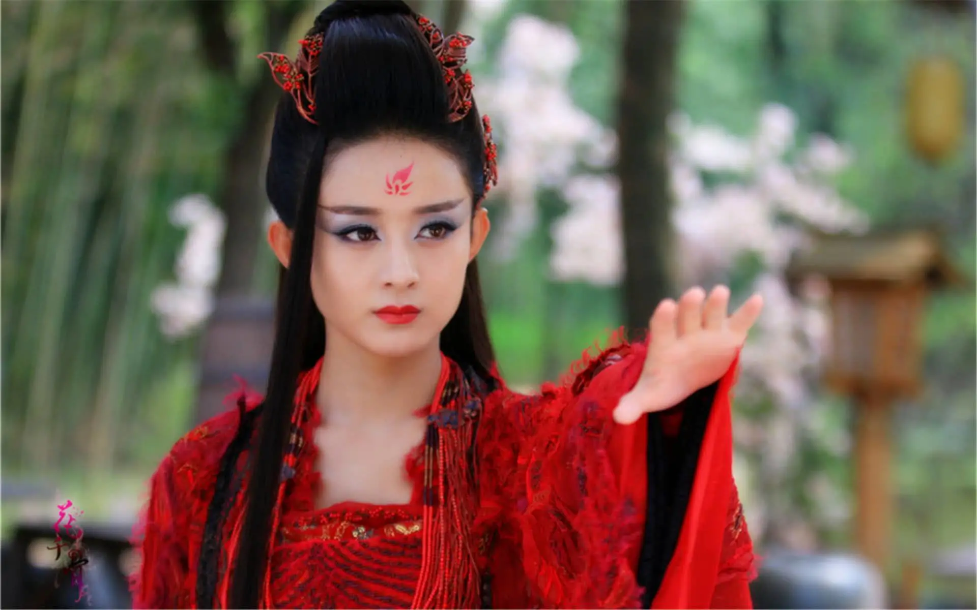 「赵丽颖」都是“黑化”,李沁、赵丽颖、陈乔恩浓妆妖艳,却不及她一抹淡妆