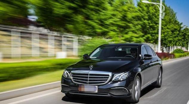 「奔驰E级」奔驰E级和宝马5系差距有多大？内行人：开起来就知道天差地别