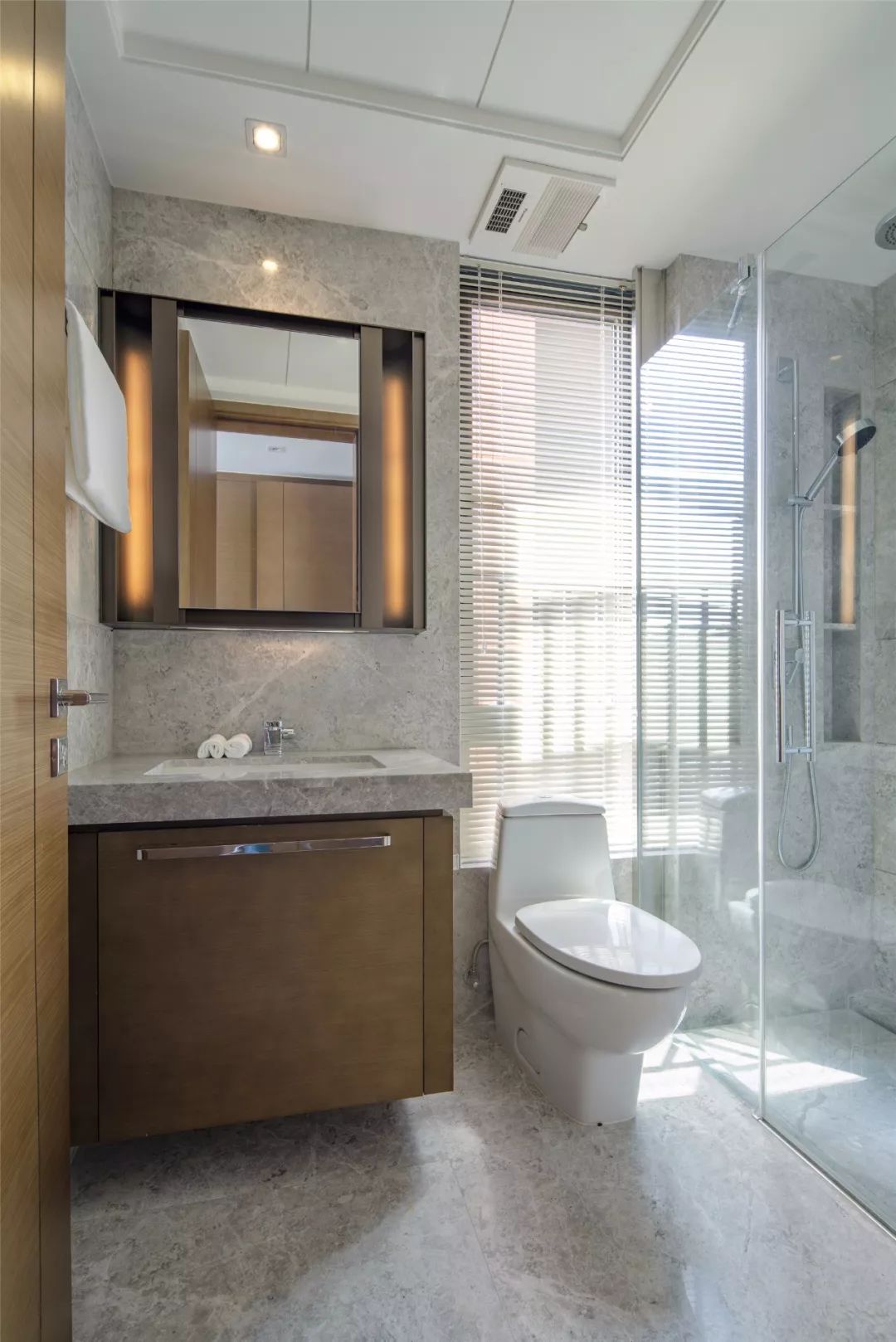 @简单装修的新房，花了20万，客厅太漂亮了！花园阳台也不错，晒晒