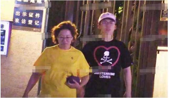 郭德纲|她20年前狠心抛弃郭德纲,今身价过亿,送郭麒麟5层别墅