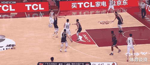 易建联|22分惨案！广东4小将全打疯，轰61+16+11，易建联只剩19分钟太难了
