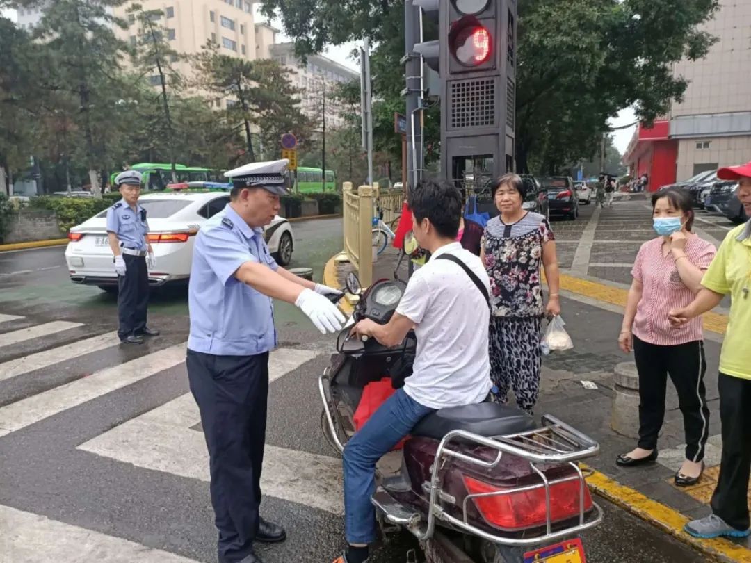 西安|双休日，街上全是交警，他们在干嘛？