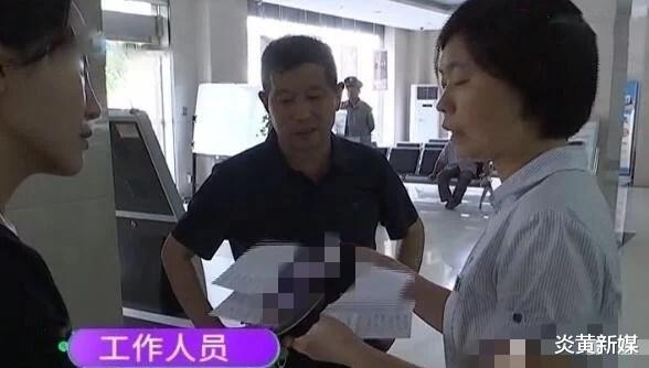 炎黄新媒|男子去银行取钱，回家后发现少了一张，难道是银行“缺斤少两”？
