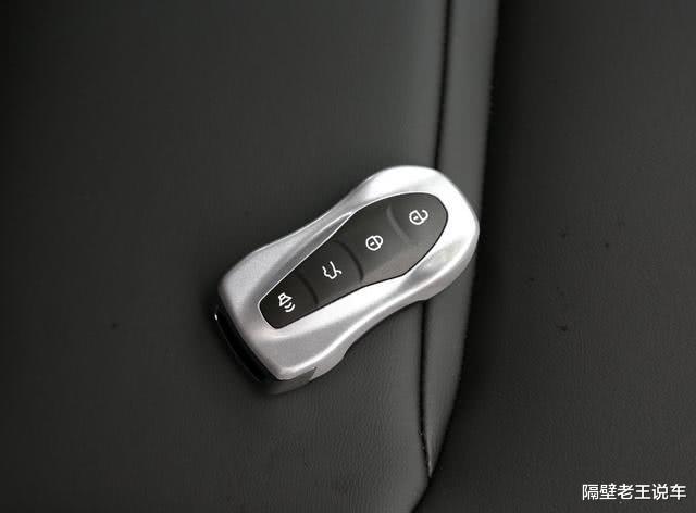 沃尔沃▲又一豪车被忽视，沃尔沃2.0T+爱信8AT，18万降至14万却无人识货