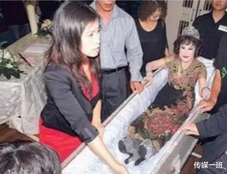 黄夏蕙|赌王丧礼上被骂难看的黄夏蕙,年轻时很漂亮,生6胎都得不到名分