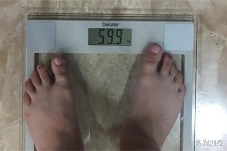 【腰椎间盘突出】女生减肥每天跳绳1000下，连续跳了1周，看她体重能减多少斤