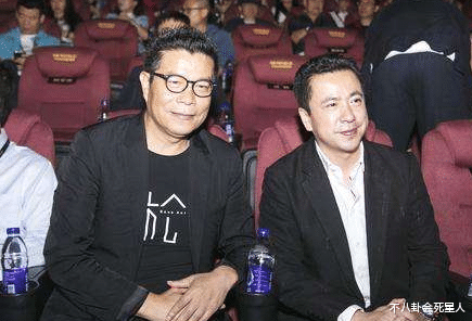 王晶@华谊卖楼救公司，万达裁员20%，把电影卖了6亿的徐峥很聪明