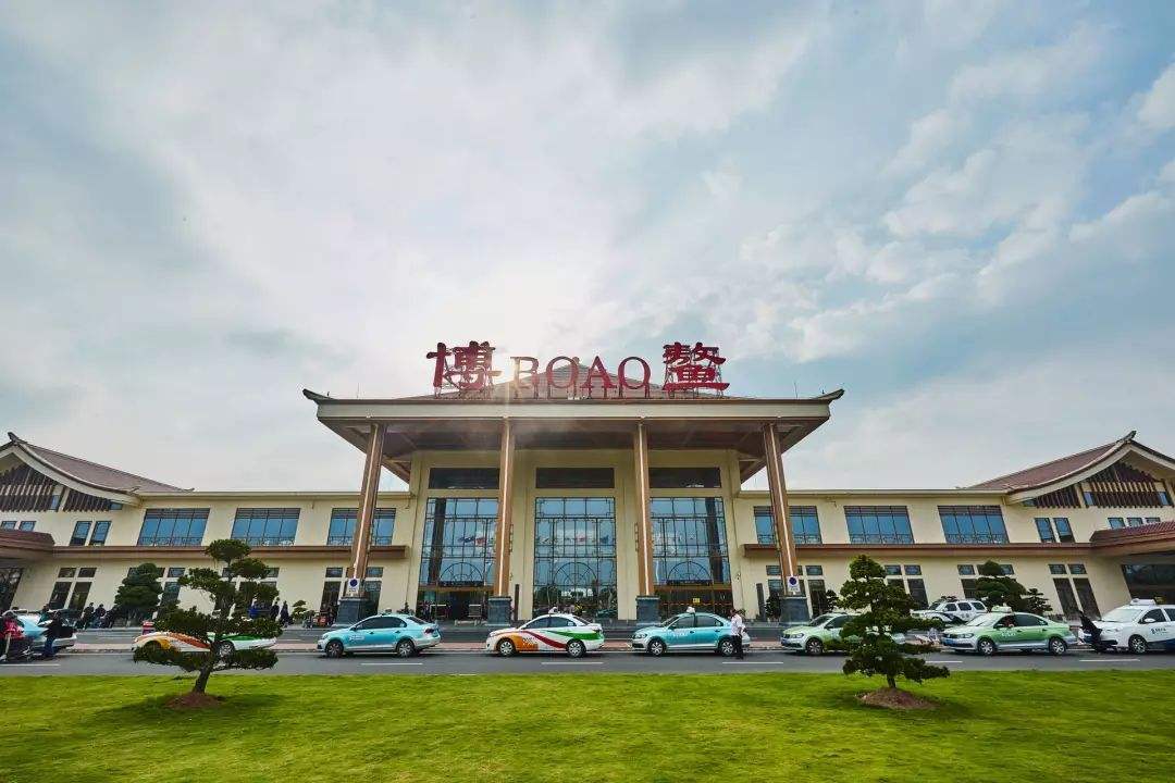 旅游业|21年前一穷二白的小镇:如今五星级酒店扎堆,还拥有机场和高铁站