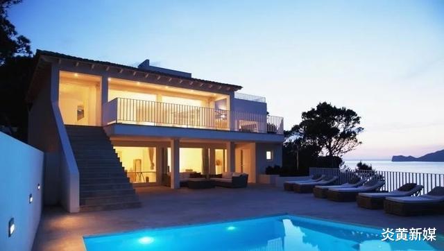 炎黄新媒|厉害了！武汉一男子， 闲逛时发现别墅无人，他便有吃有喝当自己家住下！