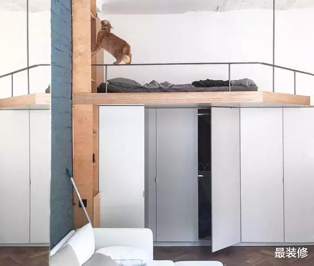 |32平的迷你户型,厨房兼具餐厅,门口设计有点“意思”