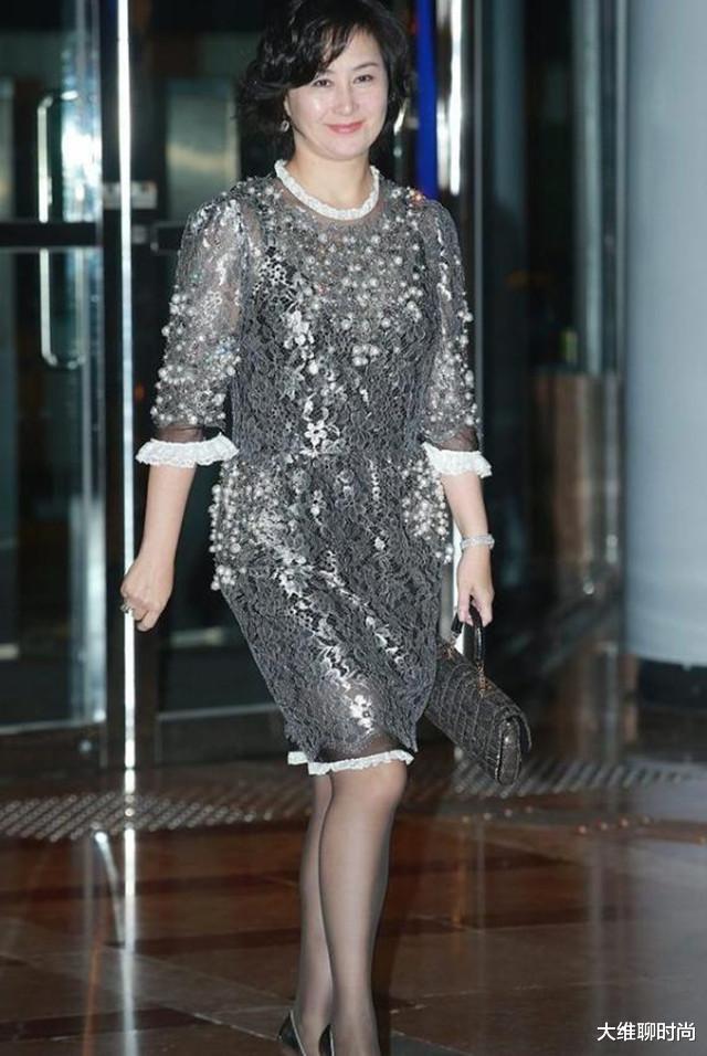 赌王@29岁嫁给68岁赌王何鸿燊,四姨太梁安琪,凭什么能独享赌王30年?