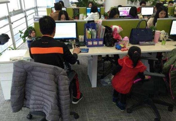 职业规划|宝妈把儿子带到公司玩,不料次月被公司辞退,得知原因后懊悔不已