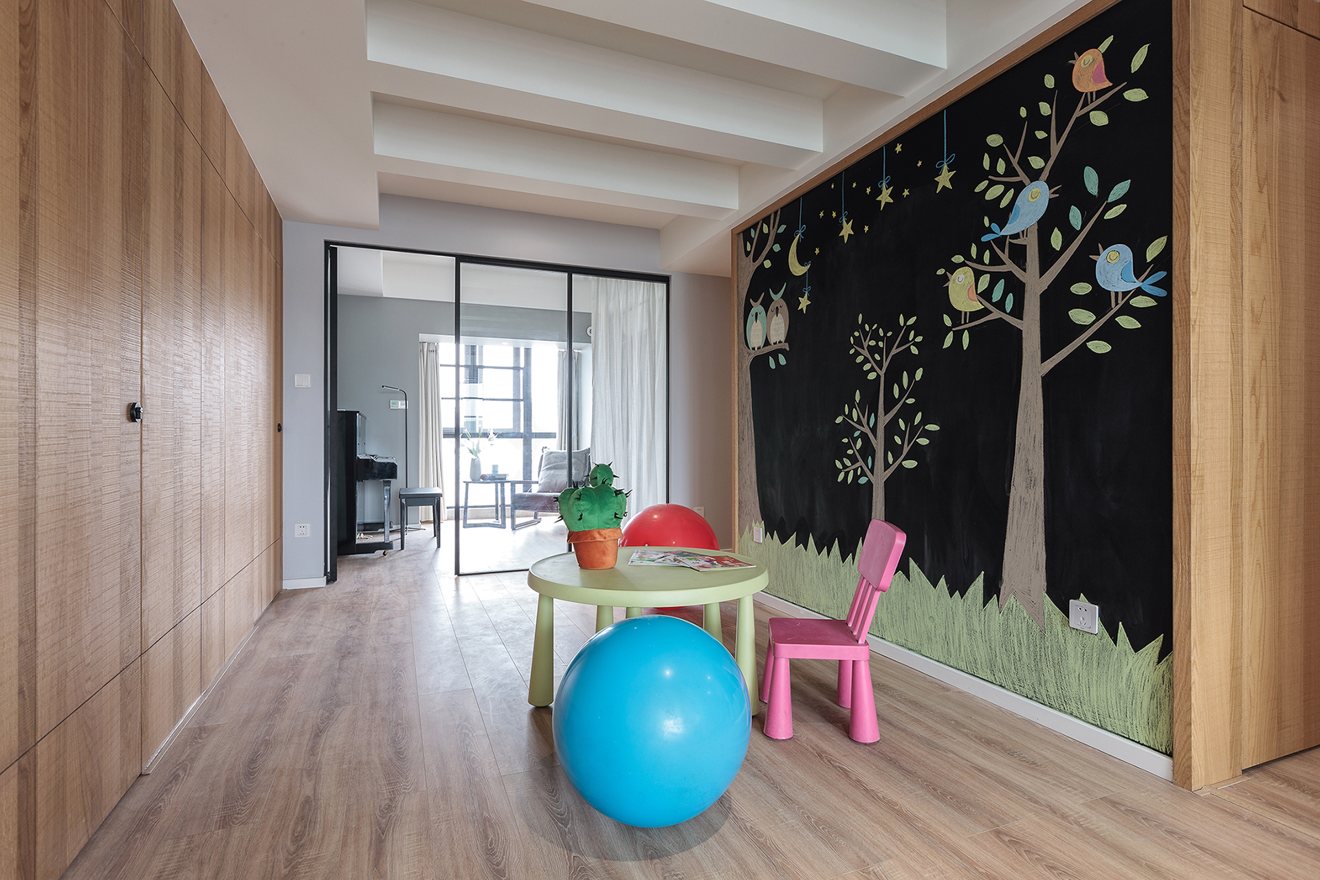 现代简约风装修的大户型，时尚的硬装设计，搭配优雅的软装，好看