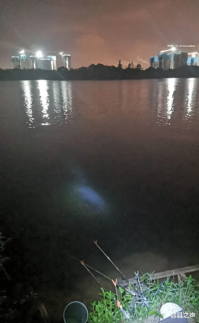 容县之声|男子白天出门钓鱼半夜未归，家人找到河边，只看到一堆衣裤