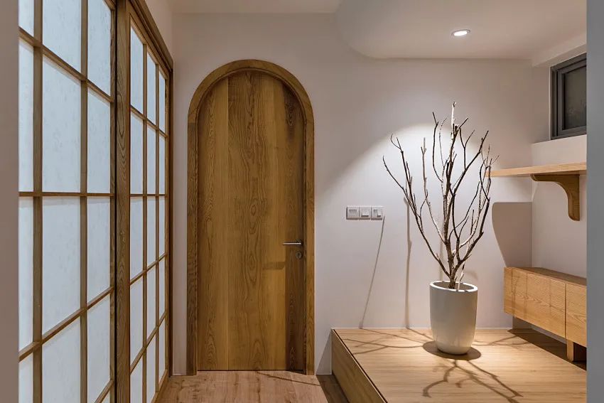 |119㎡宁静日式和风宅：柔弧中的光影流动！