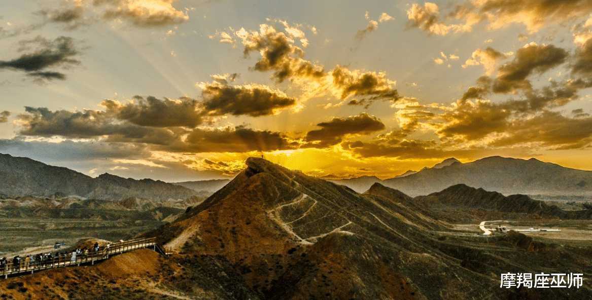 天秤座|11月底，再次遇见，内心欣喜，有缘邂逅旧情人，掏心掏肺爱到底