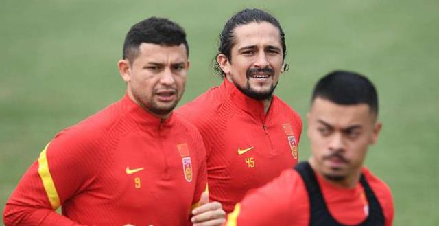 【国足】好消息！国足最强攻击阵容将诞生，高拉特入队时间曝光，李铁笑了