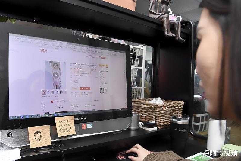 「显示器」进货价2元卖10块，一个月赚了20万，这营销手段做的好