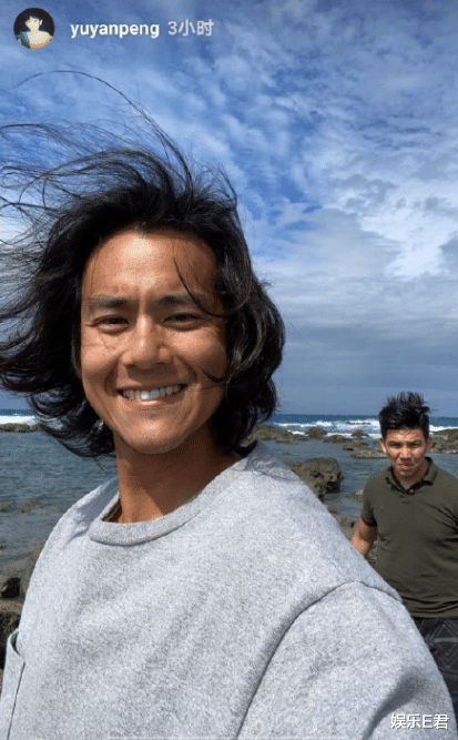袁嘉敏|38岁彭于晏被路人指点，当街不爽竖中指，网友：表里不一