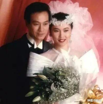 郑少秋：相较于郑欣宜被“弃养”，站郑少秋对面“不相识”的私生女更可悲