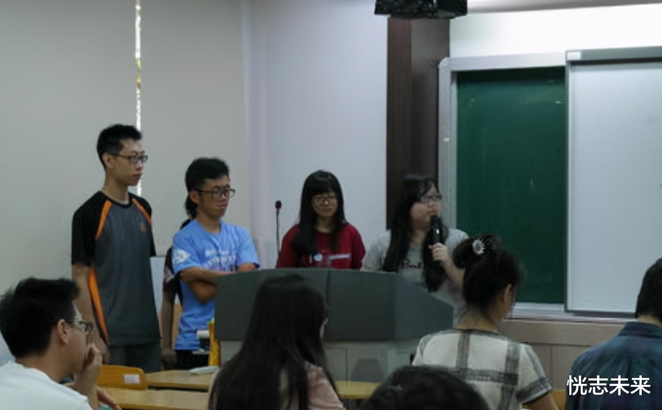 大学|最“心酸”的三个大学专业，工作难找，工资难涨