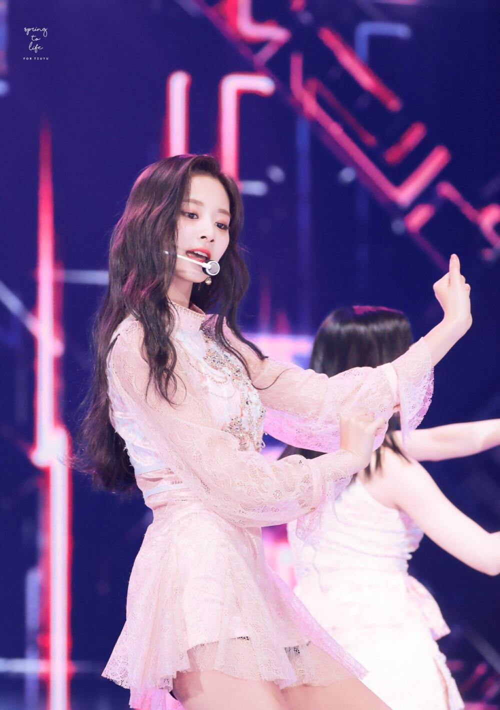 防弹少年团|BTS和TWICE的成名之路相似，现在的韩流乐坛，出道即巅峰成为魔咒