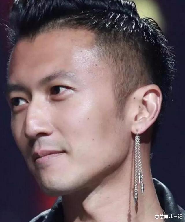 谢霆锋：人到中年的谢霆锋还在坚持素颜出镜，真的要佩服他的颜值