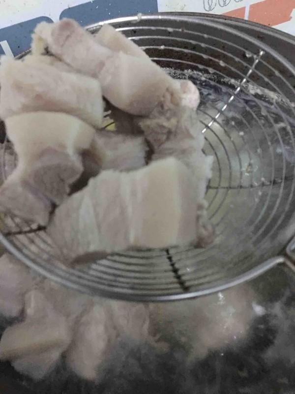 「不粘锅」大厨不小心说漏了嘴：不管做什么肉，只要放勺它，鲜嫩美味不粘锅