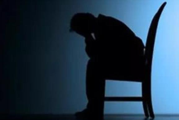 睡眠|常吸烟的人，“睡觉”有3个表现，肺已严重损伤，不要继续吸烟了