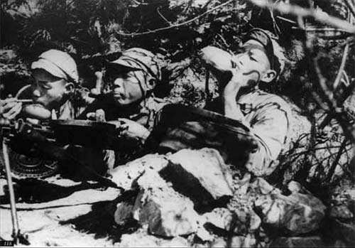 朝鲜战争|朝鲜战争，斯大林援助中国多少武器，远远超过一开始的计划数