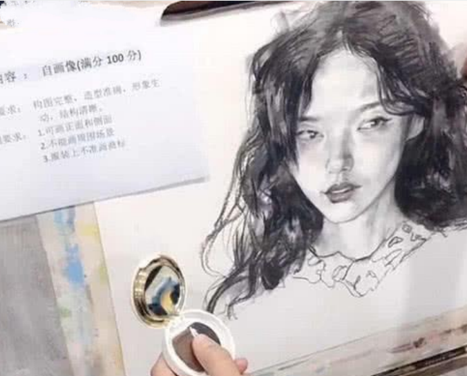 武汉|美术生自画像走红，老师看到学生本人后，高分试卷变“倒数第一”